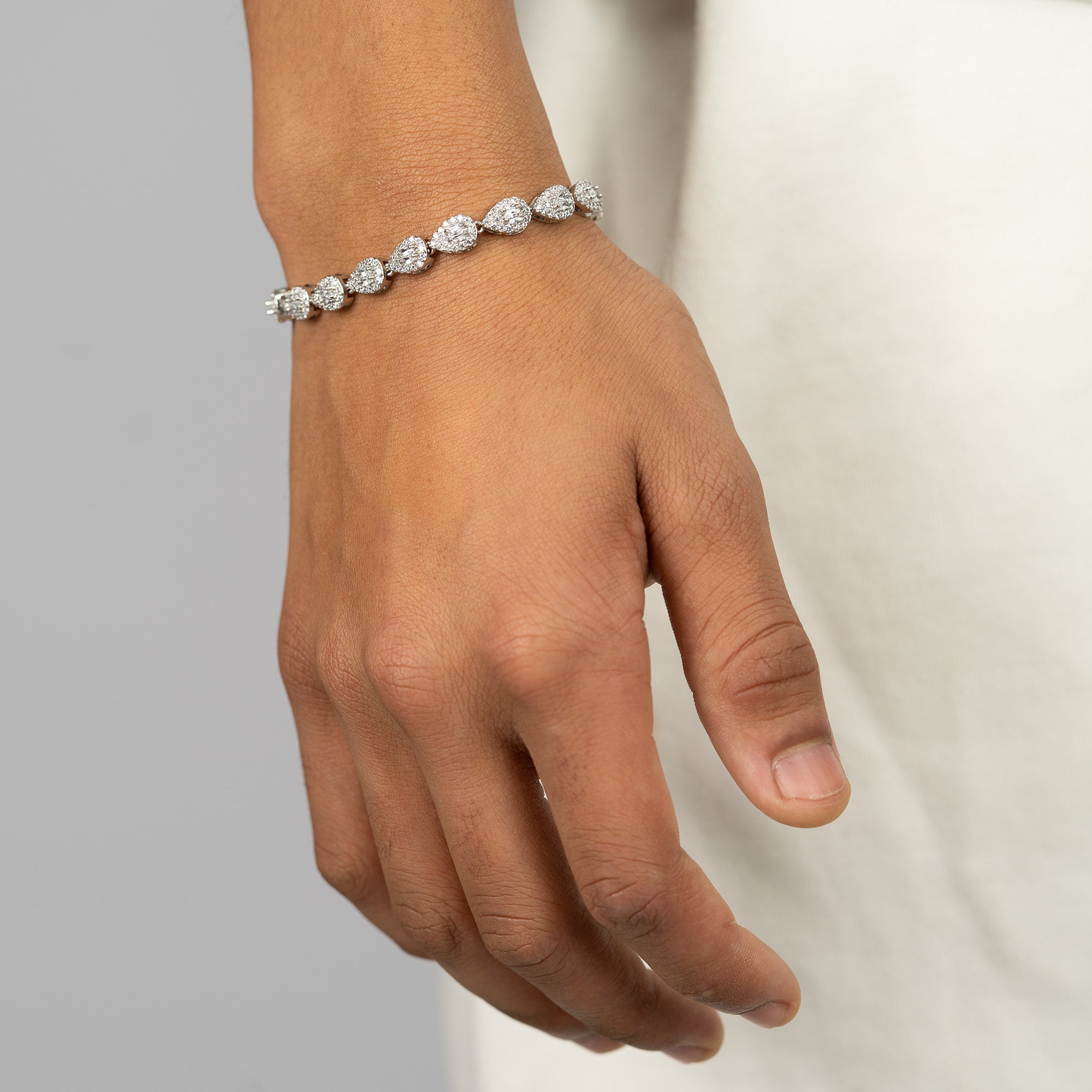 Savanté Mini Teardrop Bracelet