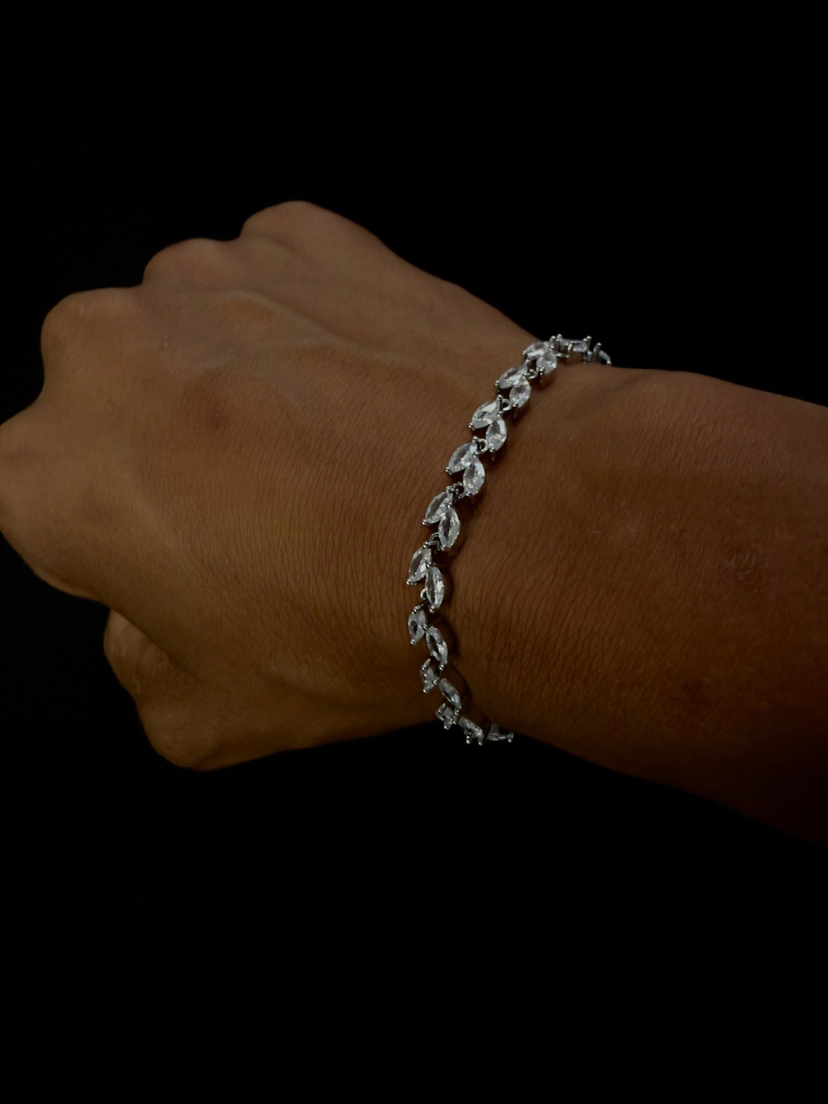 Savanté Roman Leaf Bracelet