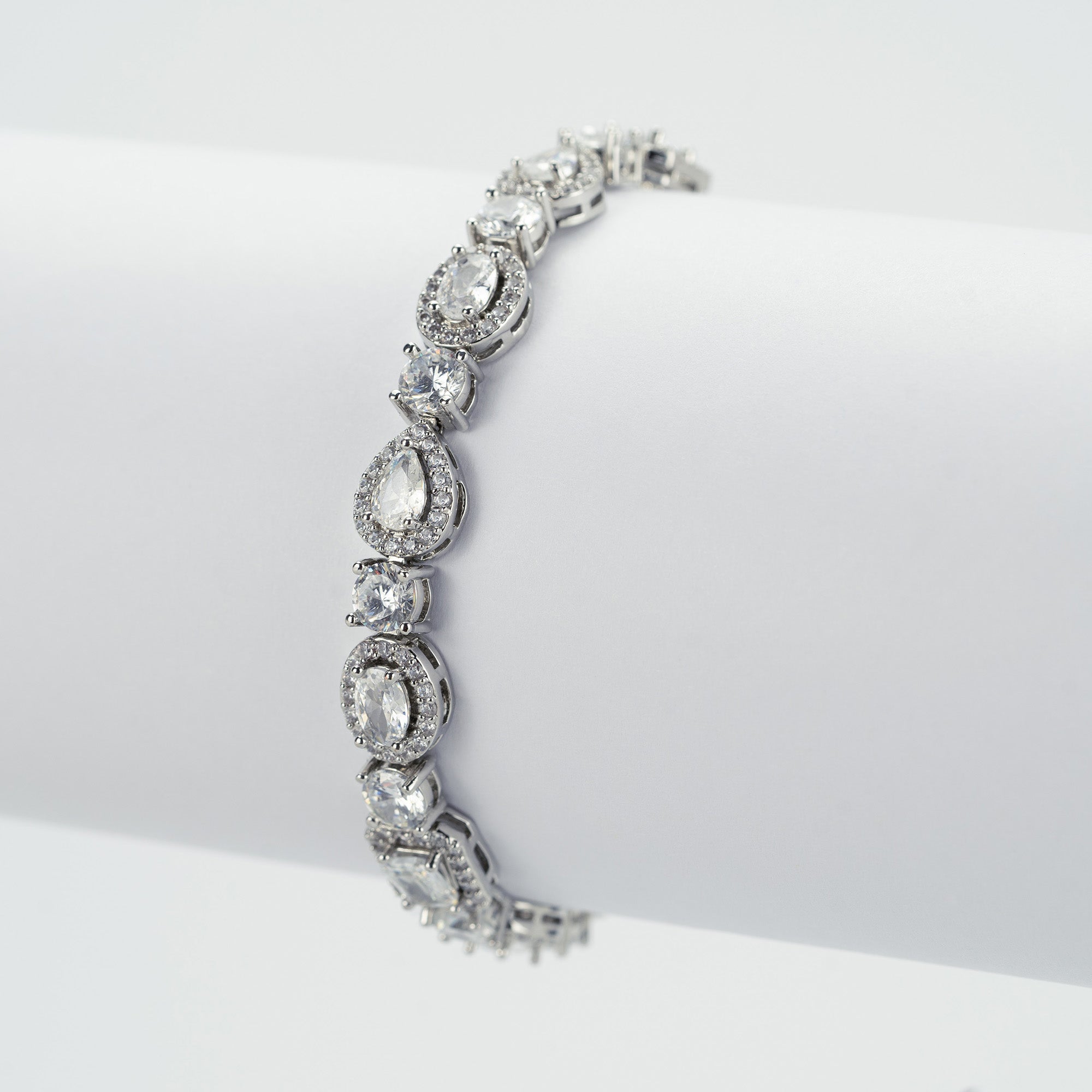 Savanté Oval Eye Bracelet